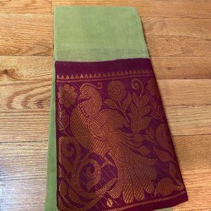 Madurai Sungudi Cotton Saree - Plain Body and Mayuri Pattu Big Border for Women